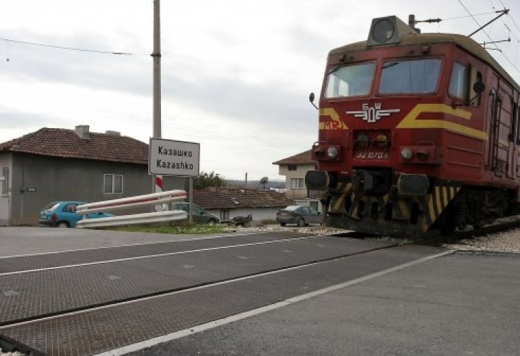 Нов ужас! Микробус се заби във влака София-Бургас