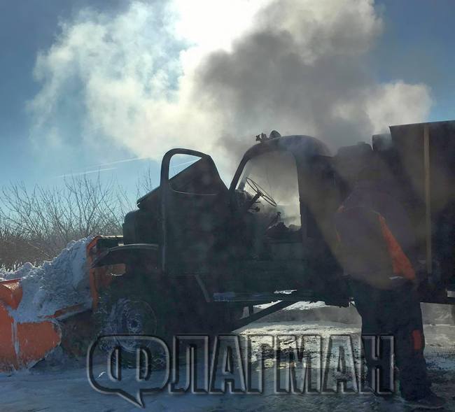 Снегорин се запали на магистрала "Тракия", блокира движението към Бургас