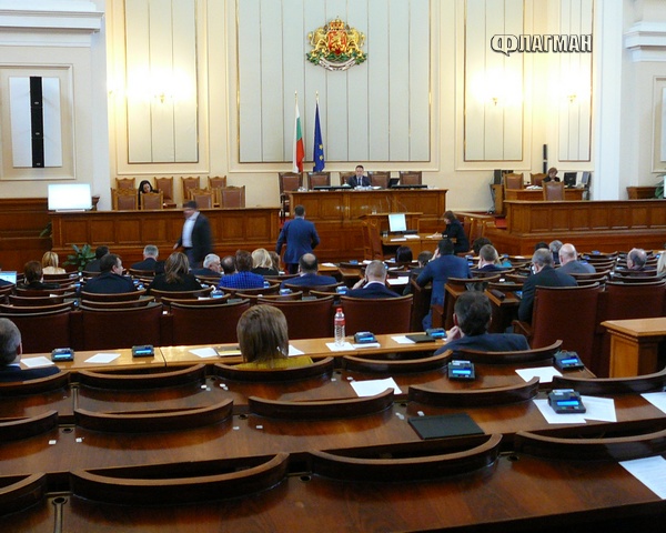 Парламентът одобри новия 1 милиард за саниране с гласовете на ГЕРБ, РБ и ДПС