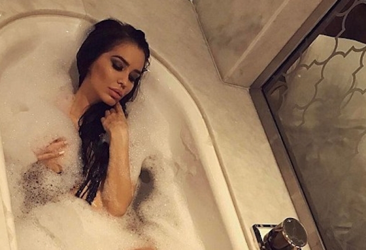 Секси рускини разпалиха горещ скандал в Дубай с разголените си СНИМКИ (18+)