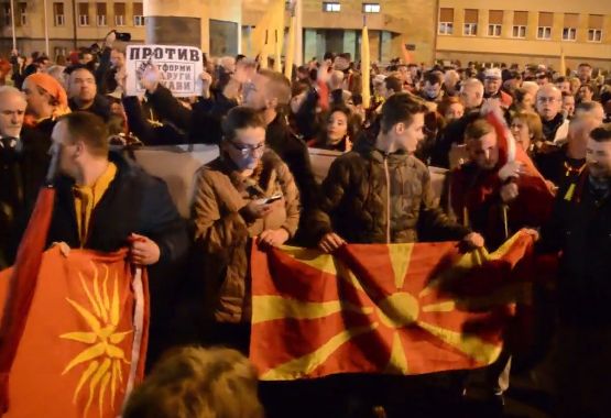 Хиляди протестираха в Скопие срещу по-широка употреба на албанския език