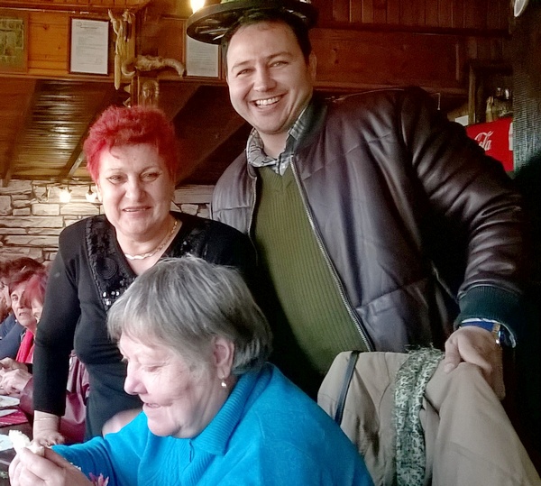 Море от цветя в Царево и Ахтопол, БСП изненада дамите от пенсионерския клуб