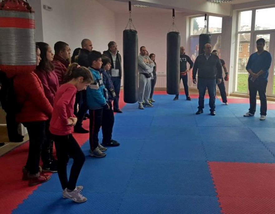 Сензацията в кикбокса Живко Гюров прокара пътя на бойните спортове в Средец, откриха модерна зала