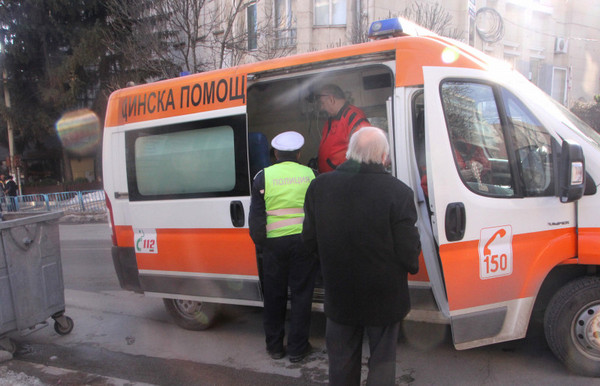 Бургаските джигити пак вилнеят: Потрошиха момиче и жена на пешеходни пътеки само за няколко минути
