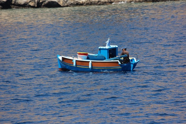 Трагедия! Рибарска лодка се преобърна край Сарафово, бургазлия се удави