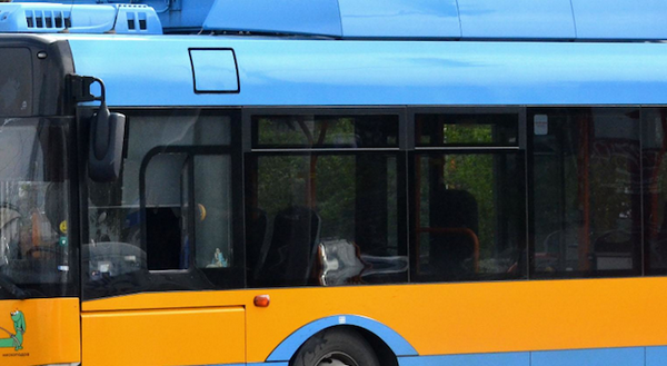 Два инцидента с автобуси на градския транспорт за последните 24 часа, 66-годишен мъж е в болница