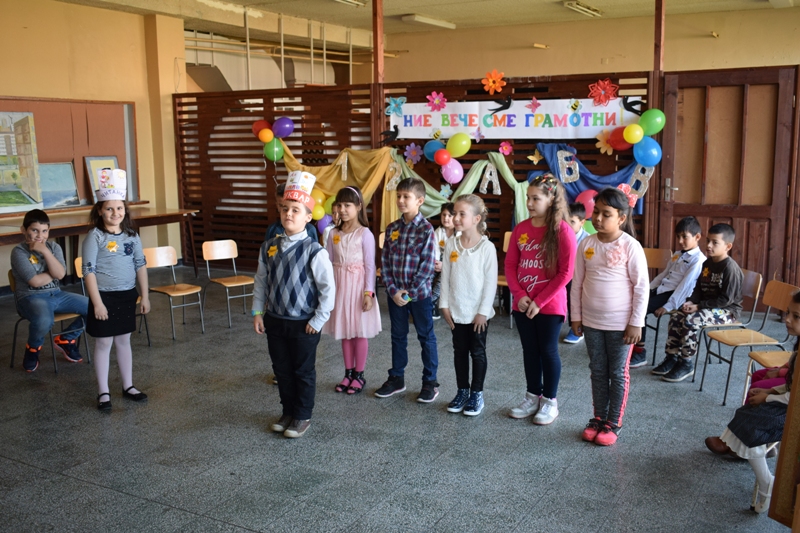 Първокласници в Приморско отбелязаха празника на буквите