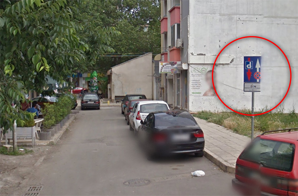 Жители на ж.к. „Брая Миладинови” плашат с бунт, джигити обърнаха знак, за да паркират, където си искат