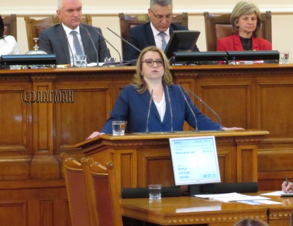 Деница Златева се обяви за три приоритета на българското председателство на ЕС, „Обединени патриоти” я нападнаха