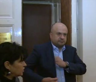 Парламентът приема оставката на бургаския депутат Камен Костадинов