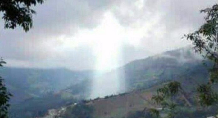 Чудо в Колумбия: Исус Христос се появи в небето (ВИДЕО)