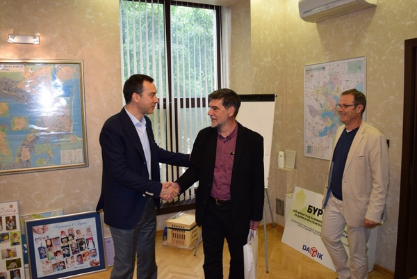 Кметът Николов: Ще насърчим разкриването на художествени паралелки в бургаските училища