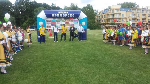 Известни футболни отбори се срещат на терена в Приморско