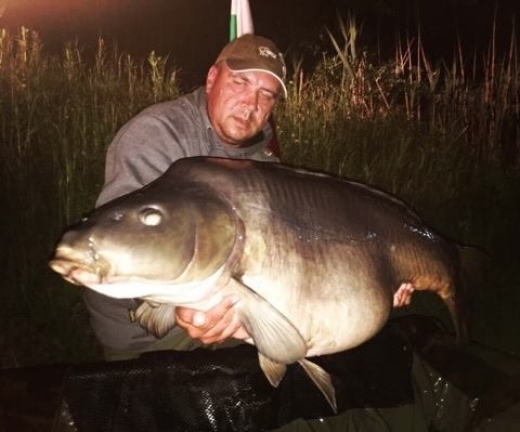Георги изби рибата с 30-килограмовото чудовище, което извади от езеро (СНИМКИ)