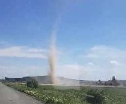 Торнадо се завихри край Камено, вижте уникалното видео