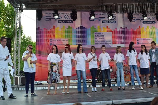 Радио Бургас отбеляза 5-ия си рожден ден с атрактивен концерт на "Тройката"