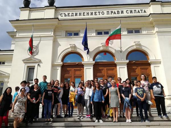 Втора група ученици от Поморие посетиха парламента по покана на Ася  Пеева