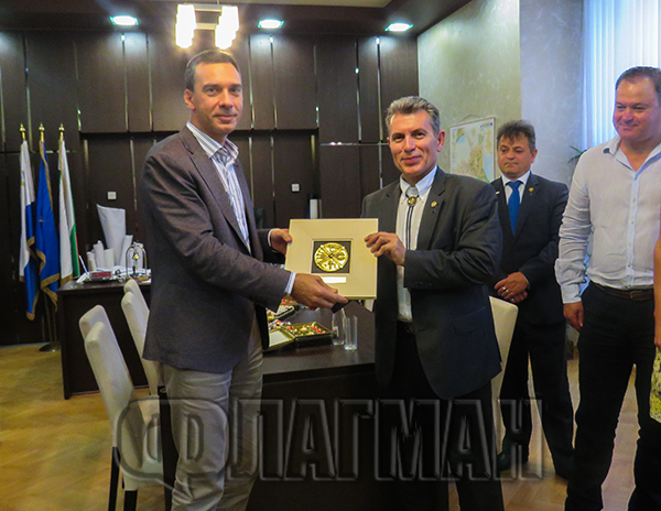 Ротарианци, начело с дистрикт гуверньора на Ротари България, на работно посещение при кмета на Бургас