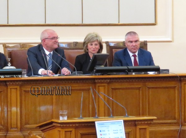 Скандал: Главчев поискал от Марешки да не сяда в президиума на парламента заради новото му обвинение (допълнена)