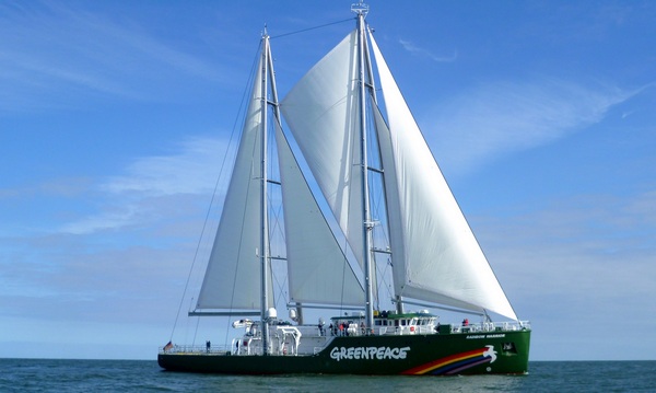 Ветроходът „Rainbow Warrior III” на Greenpeace акостира на Морска гара Бургас