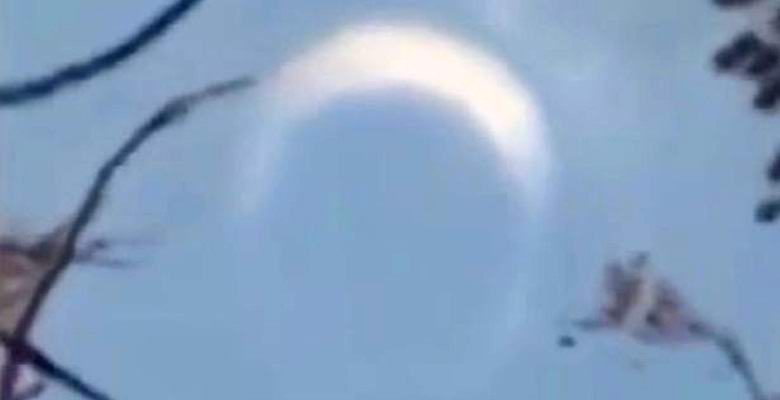 Мистерия: НЛО с формата на Луната се появи в небето (ВИДЕО)