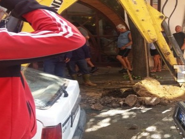 Водопровод гръмна в Несебр, аварията остави туристите без вода