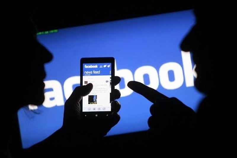 Facebook шпионира конкурентите си