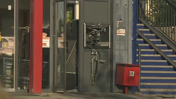 Крадци взривиха банкомат в София (СНИМКА)
