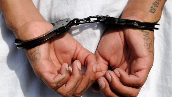 Арестуваха 34-годишен за блудство с 12-годишно момче