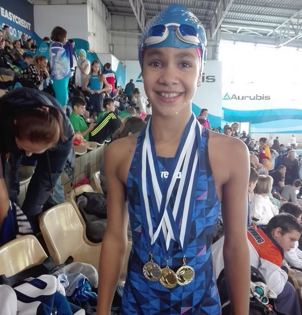 Гордост! Деветгодишна бургаска русалка спечели в плуването 33 медала за една година (СНИМКИ)