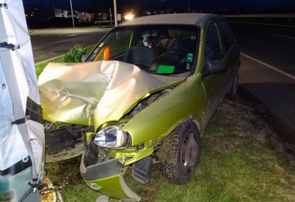 Снимки показаха какви поразии направи шофьорка, заспала зад волана. Откарана е в болница