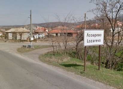 ТИР се блъсна в къща в сунгурларското село Лозарево