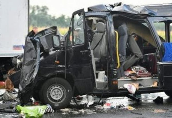 Жестока трагедия! 30 загинаха след катастрофа между автобус и камион