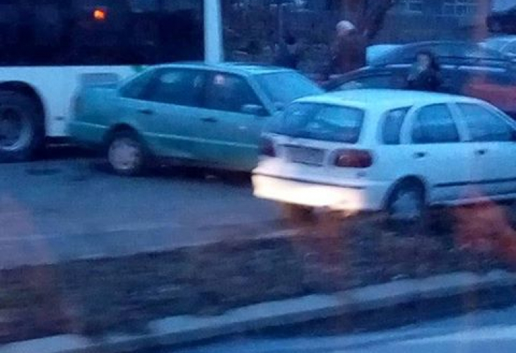 Ужас! Жестока катастрофа затапи натоварен булевард в София, има пострадал (СНИМКА + ВИДЕО)