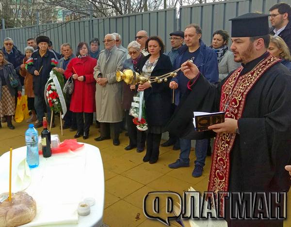 Бургас почете жертвите на престъпния комунистически режим(СНИМКИ)