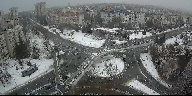 Зрелищно: Снегорин и кола се блъснаха в Бургас