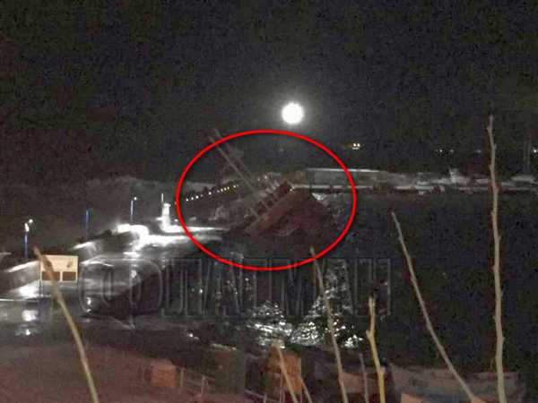 Бурята нанесе сериозни щети на емблематичен кораб в Поморие (СНИМКИ)