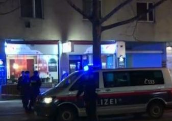 Четирима са ранени при две атаки с нож във Виена