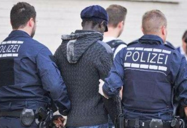 Напаст! Разгонени бежанци нападат и изнасилват жени на музикален фестивал в Германия!