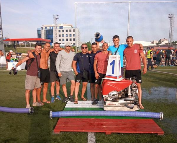 Гордост! Бургаски пожарникари с републикански рекорд на турнир във Варна (СНИМКИ)