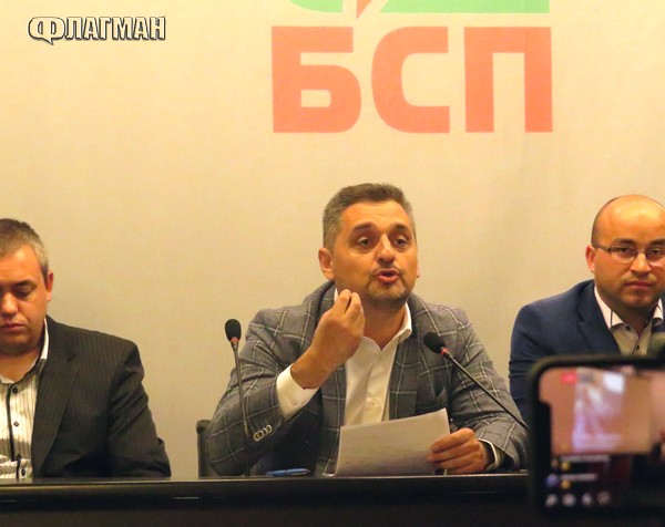 Кирил Добрев: Трябва да се поеме отговорност, че е сложена снимка на 15 млади социалисти до корупция