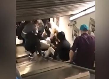 19 души в болница след инцидент с ескалатор в Рим