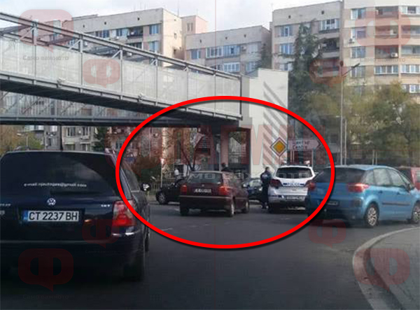 Внимание! Катастрофа на „Трапезица“ в Бургас предизвика огромна тапа, кръговото е запушено (СНИМКА)