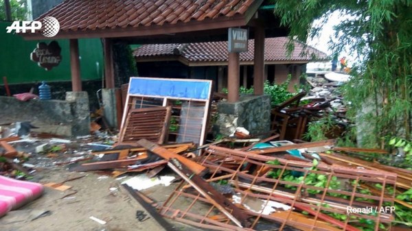 Цунами удари Индонезия, има загинали и стотици ранени
