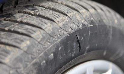 20 автомобила осъмнаха с нарязани гуми