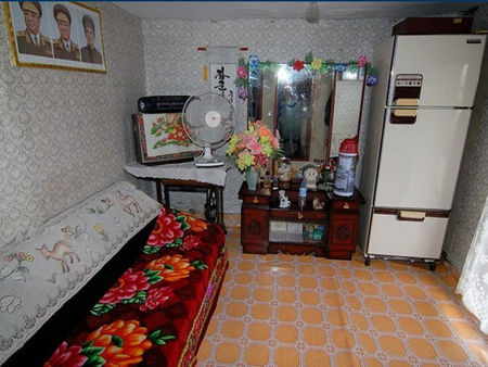 Ето така изглежда апартаментът на обикновения човек в Северна Корея