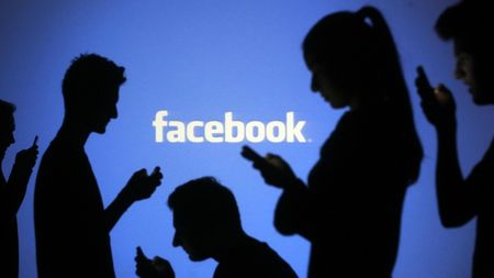 Фейсбук и Инстаграм се сринаха