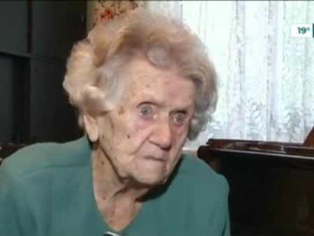 108-годишна баба от Полша свири на пиано