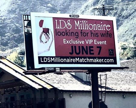 Милионер си търси жена с билборд