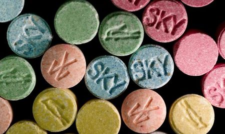 Спипаха 102 таблетки с дизайнерска дрога напът към затвора